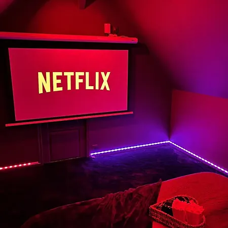 Magnifique Loveroom Avec Sauna, Et Cinemaroom Apartment